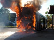 Ein Schaffhauser Linienbus ist am Donnerstagvormittag in Flammen aufgegangen. Verletzt wurde niemand.