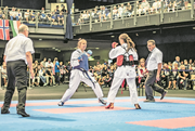 Catarina Bieler (Karateka links) während ihres WM-Finalkampfs. Bild: Mirco Dalla Lana (Stockholm, 21. Juli 2018)