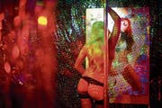 Ob das Erotik- und Sexgewerbe pauschal als ausbeuterisch bezeichnet werden kann, ist umstritten. (Bild: Urs Bucher)