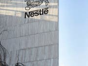 Der Gewinn von Nestlé profitiert von Unternehmensverkäufen und der US-Steuerreform. (Bild: KEYSTONE/LAURENT GILLIERON)