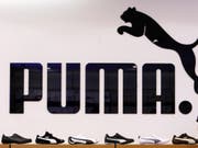 Der Sporartikelhersteller Puma passt die Umsatzprognose für 2018 an. (Bild: KEYSTONE/AP/CHRISTOF STACHE)