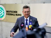 Wegen der Özil-Affäre unter Druck: DFB-Präsident Reinhard Grindel (Bild: KEYSTONE/EPA/ALEXANDER BECHER)