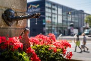 Der Dorfbrunnen beim Bellpark in Kriens. (Bild: Philipp Schmidli, 26. Juli 2018)
