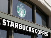 Die weltgrösste Kaffeehauskette Starbucks hat im abgelaufenen Geschäftsquartal aus eigener Kraft bei den Einnahmen kaum zugelegt. (Bild: KEYSTONE/AP/ERIC RISBERG)