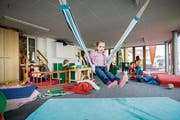 Die Autoren schlagen vor, das Betreuungsangebot stärker auf die Bedürfnisse der Familien abzustimmen. (Bild: Urs Bucher)