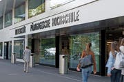 Mehr Studierende und Mitarbeiter an Schweizer Hochschulen. Im Bild: Die Uni Luzern. (Bild: Corinne Glanzmann, Luzern, 9. September 2016)
