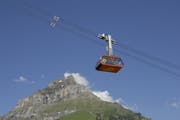 Die Gondelbahn der Brunni-Bahn. Im Hintergrund der Hahnen. (Bild PD)