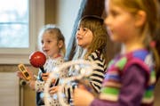 Im Kinderhort Brunegg wird Musik gemacht. (Bild: Reto Martin)
