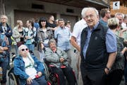 Bundesrat Johann Schneider-Ammann (rechts), hier bei einem Treffen mit der Bevölkerung im Kanton Fribourg, wird in Emmetten eine Ansprache halten. (Bild: Peter Klaunzer/Keystone, Val-de-Charmey, 5. Juli 2018)