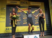 Primoz Roglic setzt den Telemark, eine Skisprunggeste. (Bild: Kim Ludbrook/Keystone (Laruns, 27. Juli 2018))