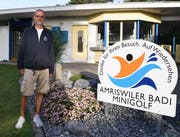 Pascal Decurtins steht beim Eingang des Schwimmbades Amriswil. (Bild: Yvonne Aldrovandi-Schläpfer)