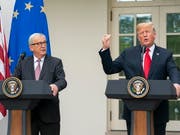 US-Präsident Donald Trump hat sich weiterhin positiv über die Gespräche zum Handelsstreit mit EU-Kommissionspräsidenten Jean-Claude Juncker geäussert. (Bild: KEYSTONE/EPA/JIM LO SCALZO)