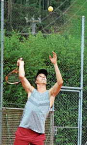 Der polysportiv veranlagte Snowboarder Jan Scherrer spielt als Ausgleich auch Tennis. (Bild: Urs Huwyler)
