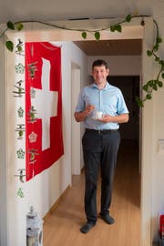 Die Schweizerfahne hängt bei Reto Eberhard daheim nicht nur am 1. August. (Bild: Dominik Wunderli (Horw, 25. Juli 2018))