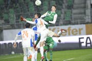 Milan Vilotic (Nummer 4) im Trikot der Grasshoppers gegen St. Gallen. (Bild: Ralph Ribi)