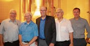 Die ersten Brauzeugen (v. l.): IG-Präsident Alois Gmür, Nationalrat Walter Müller, Markus Ritter (Präsident Schweizer Bauernverband), Nationalrat Thomas Müller und Nationalrat Roland Büchel. (Bild: Benjamin Schmid)