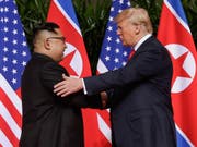 Der nordkoreanische Diktator Kim Jong Un hat die Überreste von im Korea-Krieg getöteten US-Soldaten an die USA gegeben, wie er es beim Treffen mit US-Präsident Donald Trump im Juni versprochen hatte. (Bild: KEYSTONE/AP/EVAN VUCCI)