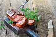Da kommt Freude auf: luftiger Fleischkäse mit feiner Kruste. (Bild: Getty)