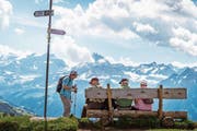 Bänkli auf dem Hüenderegg mit Blick Richtung Schächental. (Bild: Angel Sanchez)