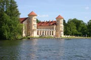 Das Schloss Rheinsberg im Ruppiner Wald- und Seengebiet.