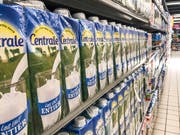 Die Frischmilch von Danone bleibt in den Ladenregalen in Marokko liegen. Die Kunden boykottieren den Nestlé-Rivalen. Sie werfen ihm überhöhte Preise vor. (Bild: KEYSTONE/AP/MOSA'AB ELSHAMY)