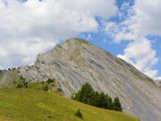 Der Gleitschirmpilot verunglückte unterhalb des Gipfels am Pra Roua bei Sitten VS. (Bild: Kantonspolizei Wallis)