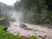 Aus einem Gletschersee auf der Plaine Morte ausgelaufenes Schmelzwasser bringt Hochwasser an der Lenk im Berner Oberland. (Bild: Keystone/PATRICK HUERLIMANN)