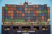 Um 4,1 Prozent wuchs das Bruttoinlandprodukt der USA im zweiten Quartal im Vergleich zum ersten. Im Bild ein Containerschiff vor Oakland, Kalifornien. (Bild: David Paul Morris/Bloomberg (3. Juli 2018))