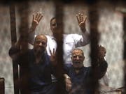 Zum Tod verurteilt: Muslimbrüder-Führer Issam al-Irian (rechts) und Mohammes al-Beltagui in einem Bild von 2015. (Bild: KEYSTONE/EPA/KHALED ELFIQI)