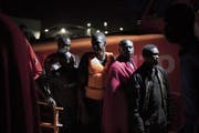   African migrants are landed in the region. Andalusian motril during the night. (Photo: Carlos Gil / Getty (Motril, July 12, 2018)) 