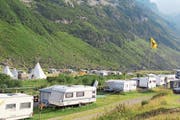 Der Zeltplatz im Göscheneralptal ist vor allem wegen seiner Abgeschiedenheit bei den Campern sehr beliebt. (Bild: Paul Gwerder, Göscheneralp, 25. Juli 2018)