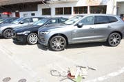 Mehrere Autos wurden beschädigt. (Bild: Kapo SG)