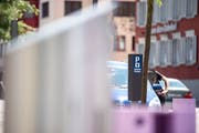 Ein Beispiel von Parkstangen und Poller in Gossau. (Bild: Urs Jaudas)