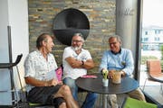 Dieter Bös, Harry Tschumy und Jgnaz Keller besprechen die Jazzmeile 2018. (Bild: Urs Brüschweiler)