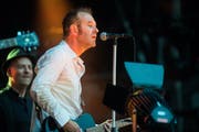 Kuno Lauener mit Züri West – hier bei einem Auftritt bei Moon & Stars in Locarno. (Bild: Samuel Golay/Ti-Press (20.7.2017)