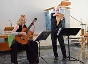 Nicht ihr erstes gemeinsames Konzert: Gitarristin Eva Beneke und Panflötist Matthias Schlubeck in der evangelischen Kirche in Aadorf. (Bild: Christoph Heer)