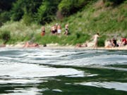 Ein 83-jähriger Schwimmer ist am Sonntag im Rhein bei Waldshut ertrunken. (Bild: KEYSTONE/GEORGIOS KEFALAS)