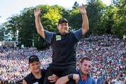 Lachender Dritter: Erich Fankhauser. (Bild: KEYSTONE/Alexandra Wey)