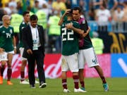 Rafael Marquez (4) tröstet seinen jungen Teamkollegen Hirving Lozano (Bild: KEYSTONE/AP/FRANK AUGSTEIN)