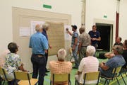 Unter der Leitung von Stephan Käppeli von der Hochschule Luzern machten die Gruppenmitglieder engagiert mit. (Bild: Paul Gwerder, Bauen, 2. Juli 2018)