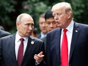 Ein Ausschuss des US-Senats sieht es als erwiesen an, dass Russland der Wahl von Donald Trump zum Präsidenten der Vereinigten Staaten geholfen hat. (Archivbild Putin und Trump) (Bild: KEYSTONE/EPA REUTERS POOL/JORGE SILVA / POOL)
