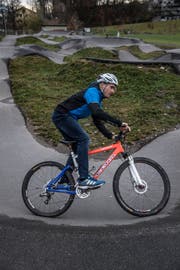 Initiator Bruno Schnider hofft, dass der Rollsportpark in Schüpfheim bald Fahrt aufnimmt.Bild: Nadia Schärli (Kriens, 20. November 2017)