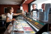 Haben jetzt Hochsaison: Die Gelaterias in Luzern. (Bild: Manuela Jans-Koch, Luzern, 26. Juli 2018)