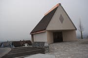 Mit ein Grund für die zweite Auflage des Kirchenführers: Die neue Totenkapelle, die im Januar 2017 eingeweiht worden ist. (Bild: Rosmarie Berlinger)