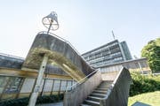 Die Bauten des Gewerblichen Berufs- und Weiterbildungszentrum (GBS) im Riethüsli in St.Gallen sollen für 90 Millionen Franken saniert werden. (Bild: Hanspeter Schiess)