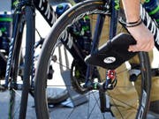 An der Tour de France wurde in keiner Kontrolle verstecktes Motor-Doping festgestellt (Bild: KEYSTONE/JEAN-CHRISTOPHE BOTT)