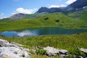 Der Sachsler Seefeldsee liegt zu Füssen des Berges Haupt. (Bilder: Romano Cuonz (Aelggi, 13.Juli 2018))