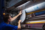 Zwei, drei Handgriffe und die Druckplatten sind ausgewechselt. (Bild: Michel Canonica)