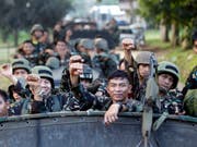 Waren das Ziel eines mutmasslich islamistischen Selbstmordanschlags: Soldaten des Militärs auf den Philippinen. (Bild: KEYSTONE/EPA/BEN HAJAN)