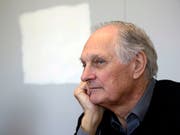 Der US-amerikanische Schauspieler Alan Alda ist nach eigenen Angaben vor drei Jahren an Parkinson erkrankt. Bekannt wurde er wegen seiner Rollen in der TV-Serie «M.A.S.H.» und im Film «Aviator». (Bild: KEYSTONE/AP/RICHARD DREW)